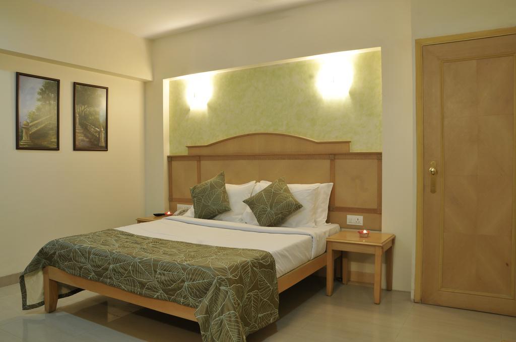 Hotel Abigail Regency Shirdi Extérieur photo