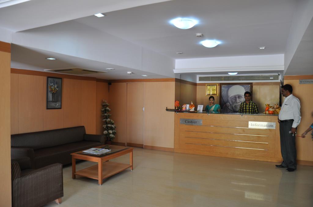 Hotel Abigail Regency Shirdi Extérieur photo