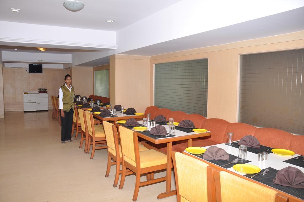 Hotel Abigail Regency Shirdi Extérieur photo